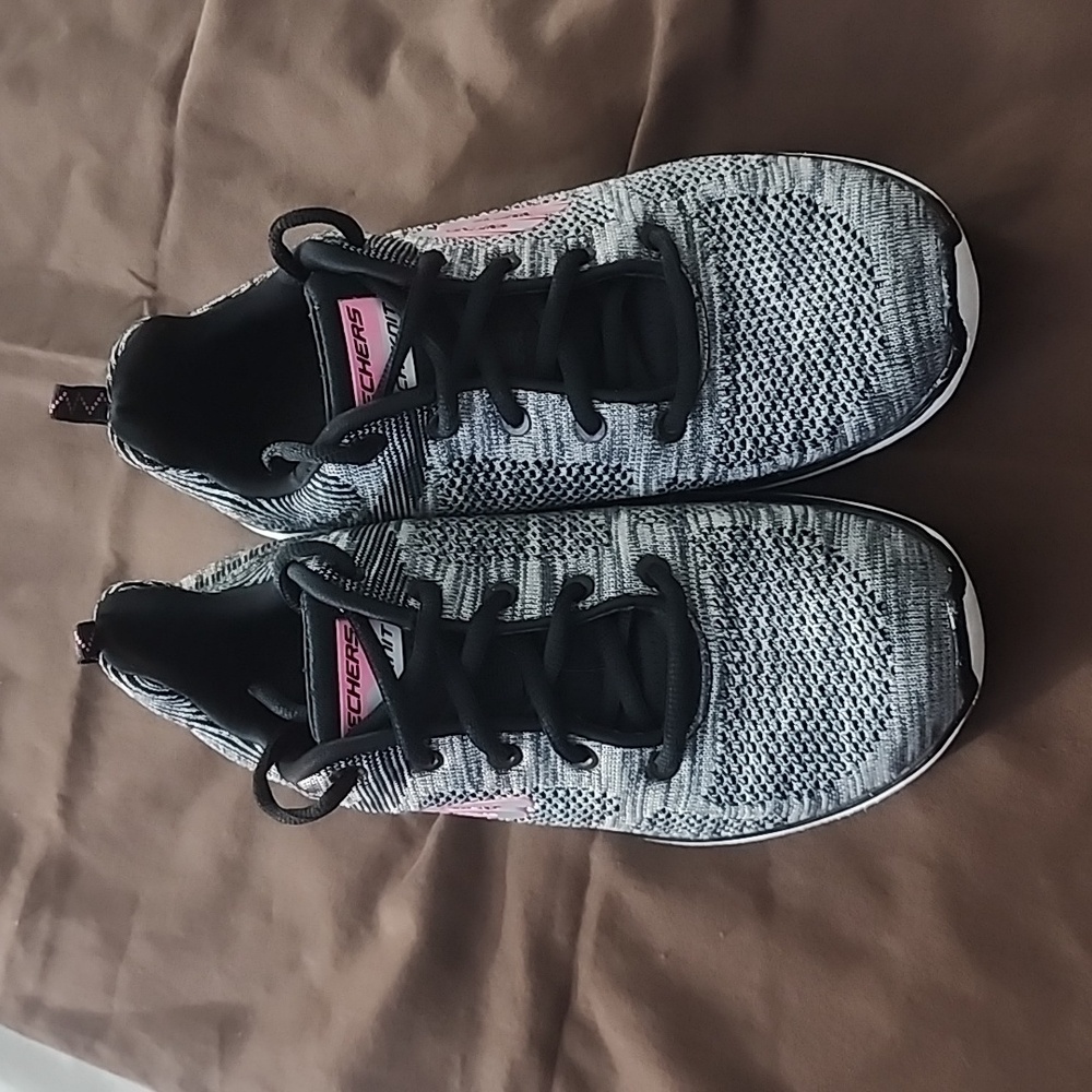 Sketchers shoes